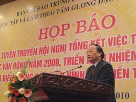 Đồng chí Tô Huy Rứa Tăng cường phát hiện và nhân rộng điển hình làm theo tấm gương đạo đức Hồ Chí Minh